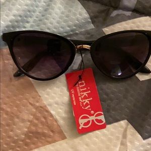NWT Nikky Sunglasses